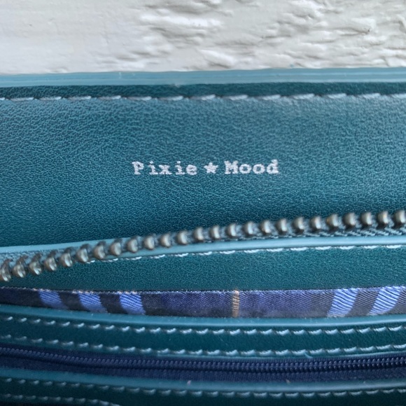 โ๐๐๐๐ผ * ๐๐๐๐ป Teal Purse - Picture 2 of 4